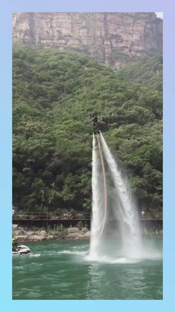 救援爱图画的男孩