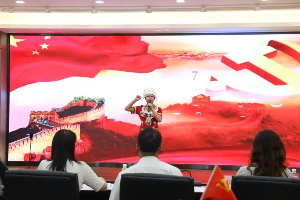 俄国防部将对坠毁运输机黑匣子进行解码