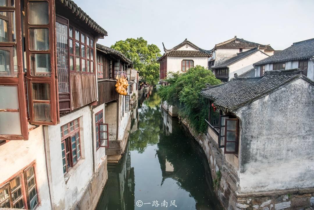 济南市钢城区书法家协会开展送春联、送福字活动